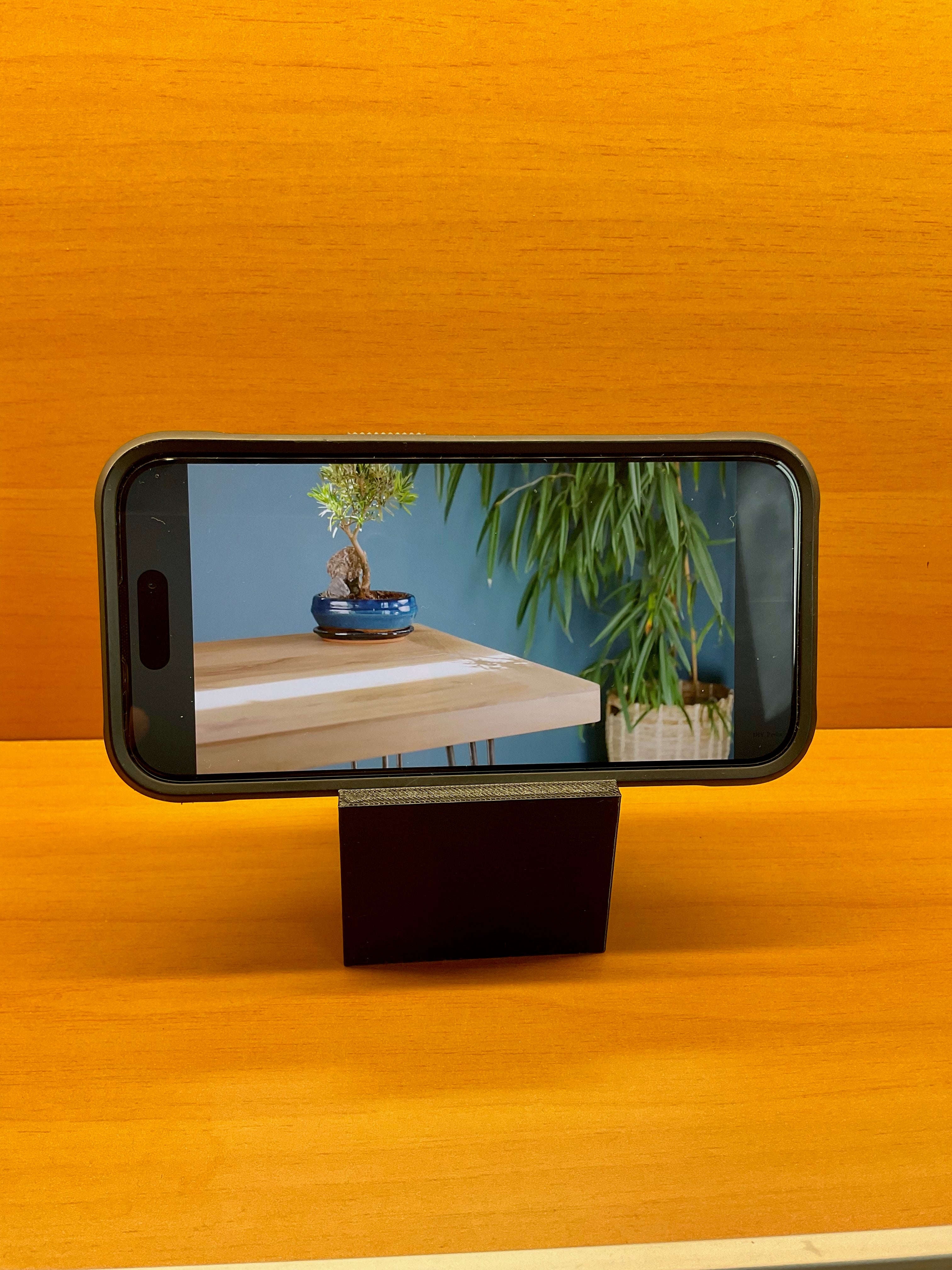 Minimalist Phone stand [portrait and landscape]